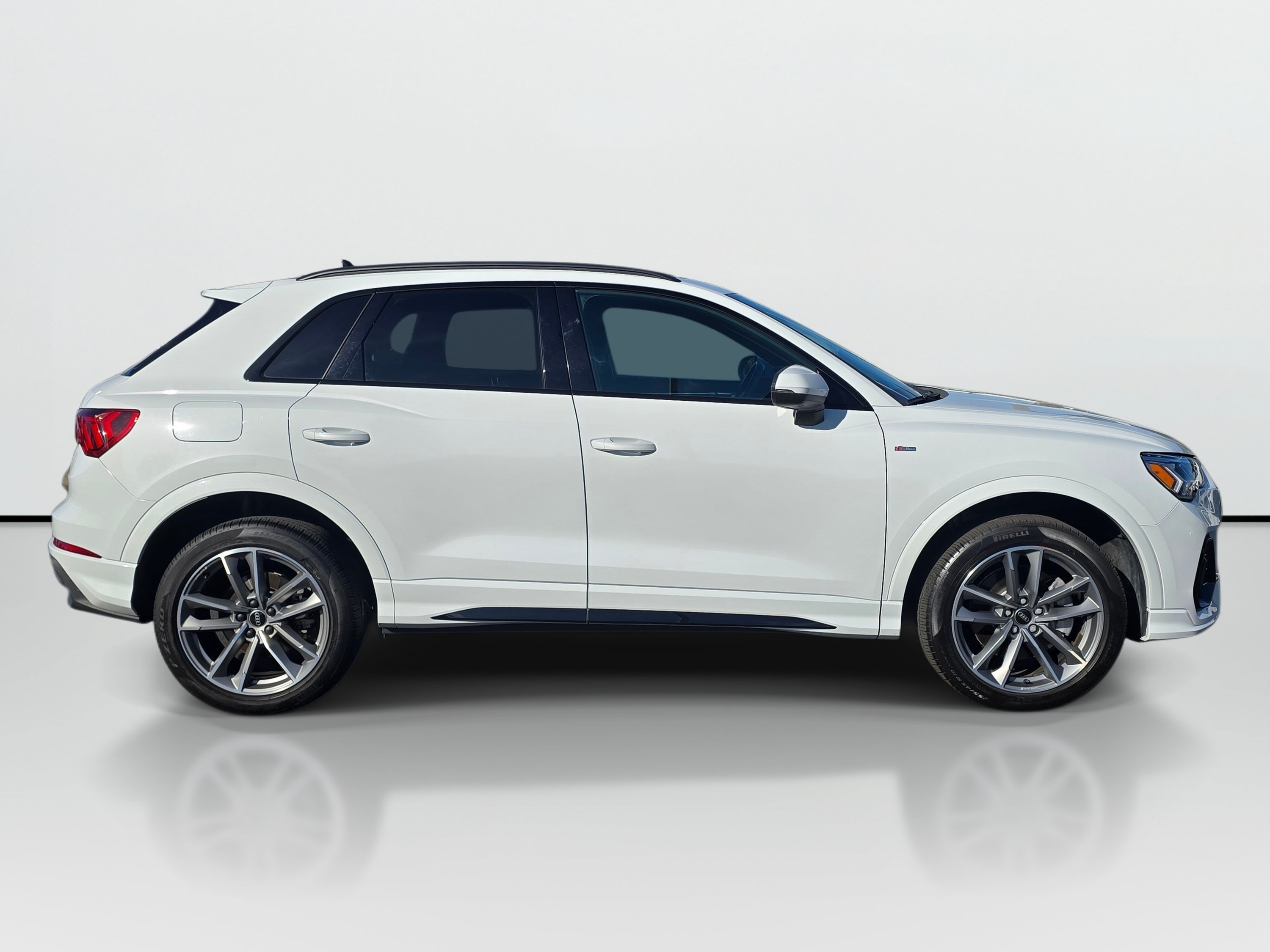 Used 2023 Audi Q3 2.0T Premium Plus w/ Premium Plus Package AWD/4WD image 6