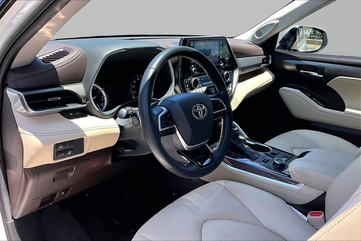 Used 2022 Toyota Highlander Limited AWD/4WD image 18