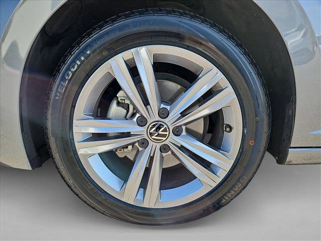 Used 2023 Volkswagen Jetta SE w/ Panoramic Sunroof Package FWD image 22