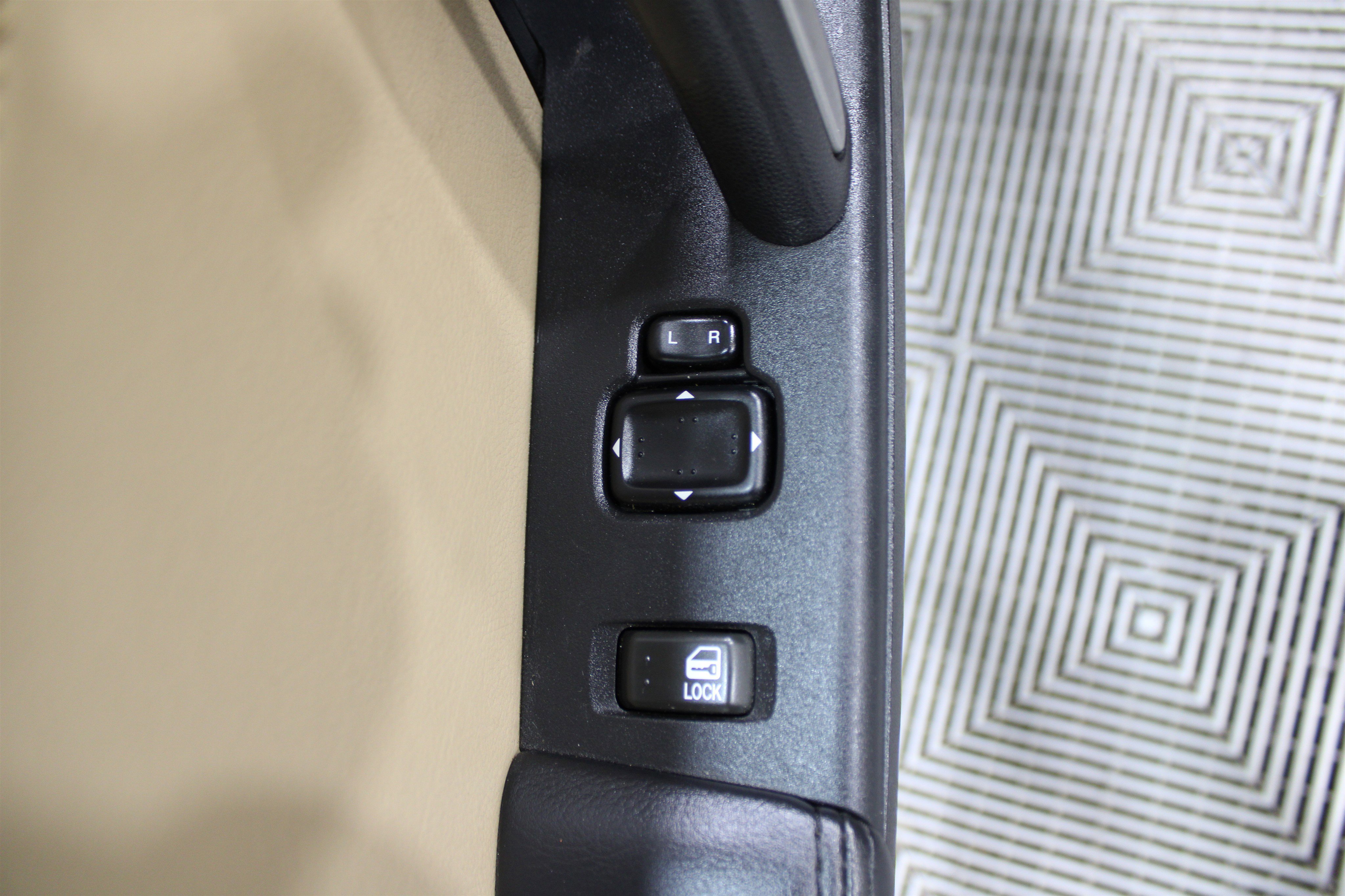 Used 2010 MAZDA MX-5 Miata Grand Touring w/ Premium Pkg image 7