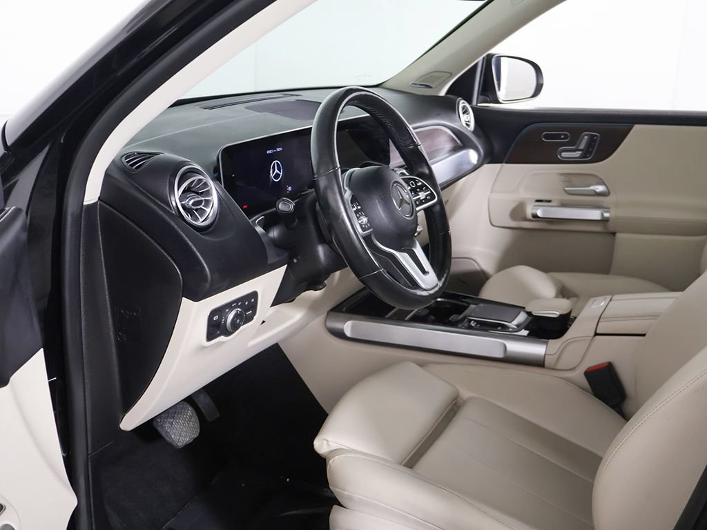 Used 2021 Mercedes-Benz GLB 250 4MATIC w/ Premium Package image 24