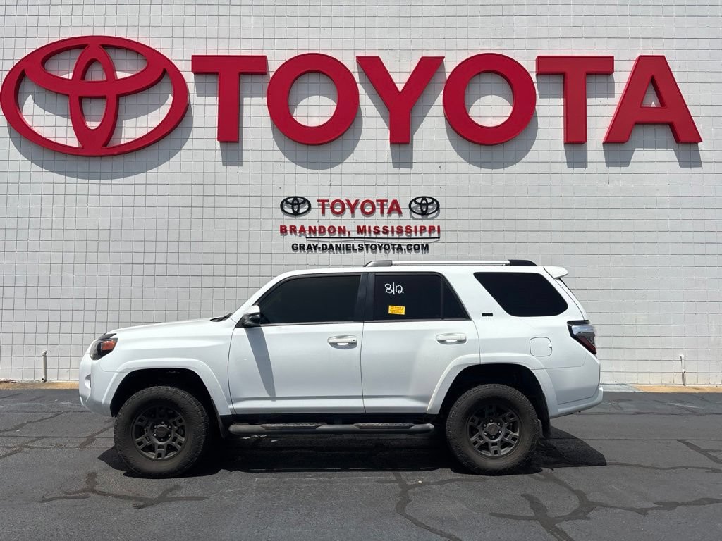 Used 2024 Toyota 4Runner SR5 Premium w/ Moonroof Package AWD/4WD image 4