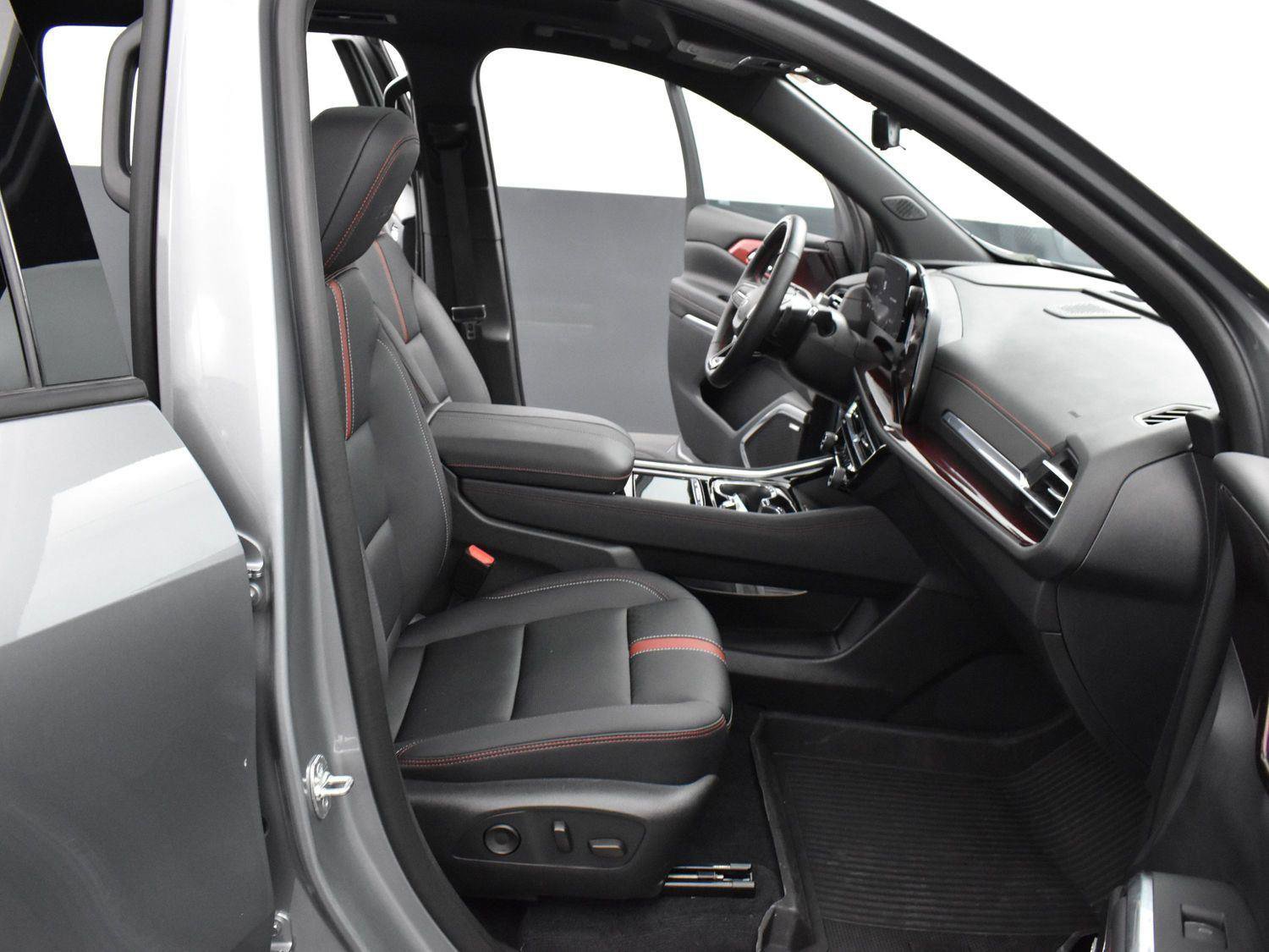 Used 2024 Chevrolet Traverse RS w/ LPO, Floor Liner Package AWD/4WD image 34