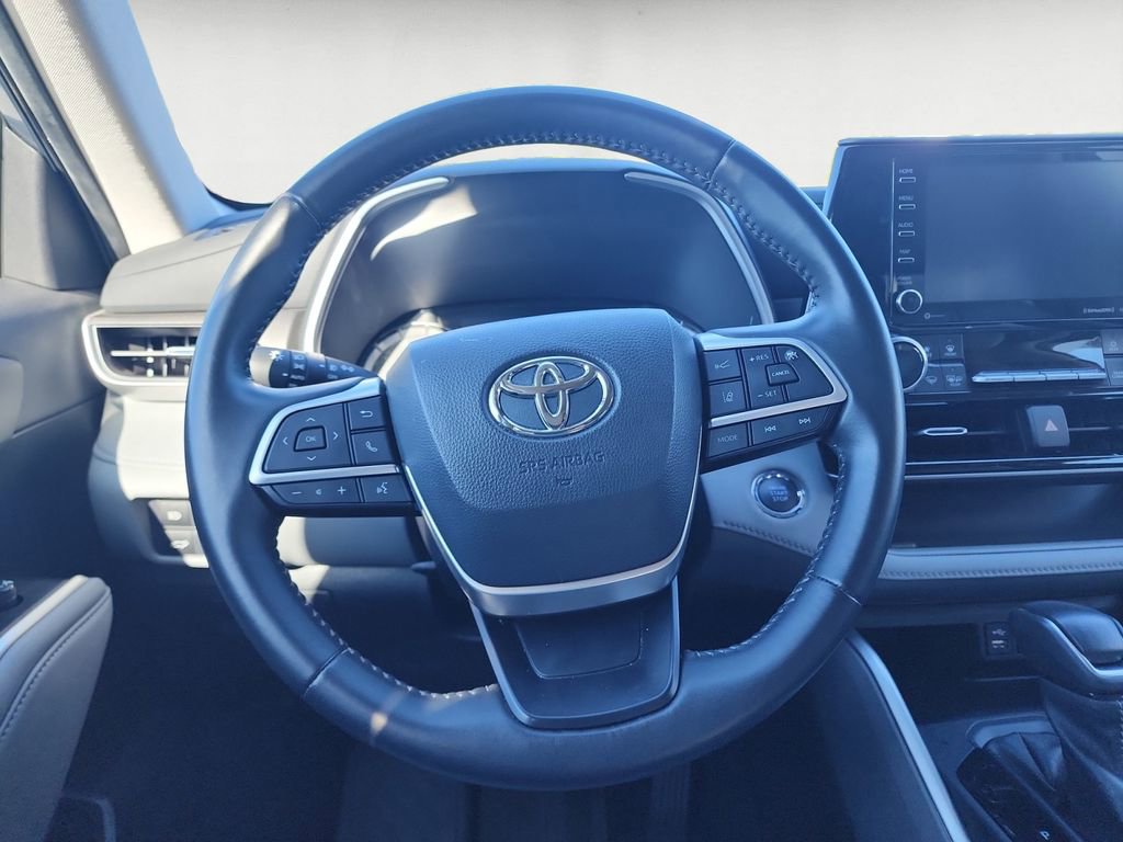 Used 2022 Toyota Highlander XLE image 12