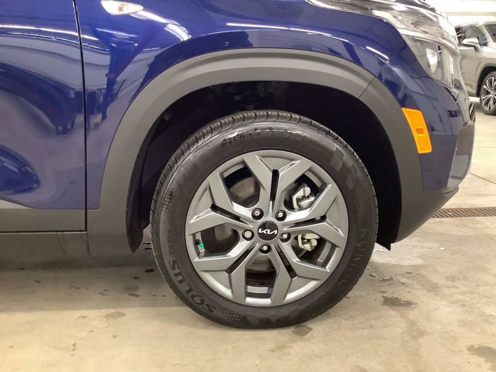 Certified 2025 Kia Seltos LX image 10