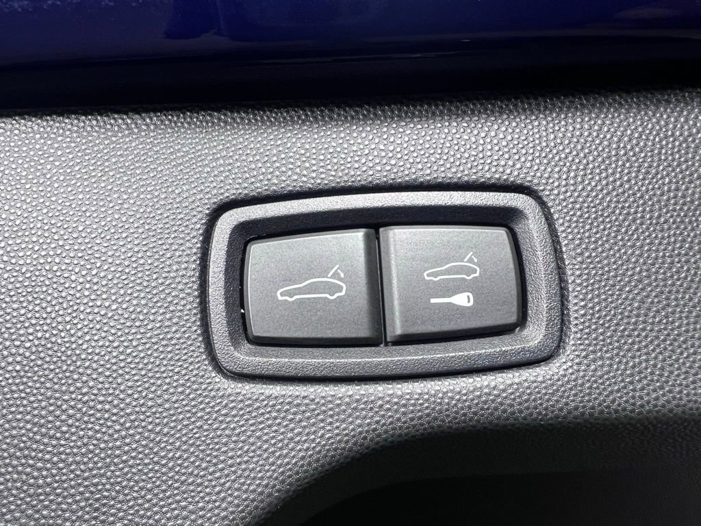 Certified 2024 Porsche Macan 4 Electric image 18