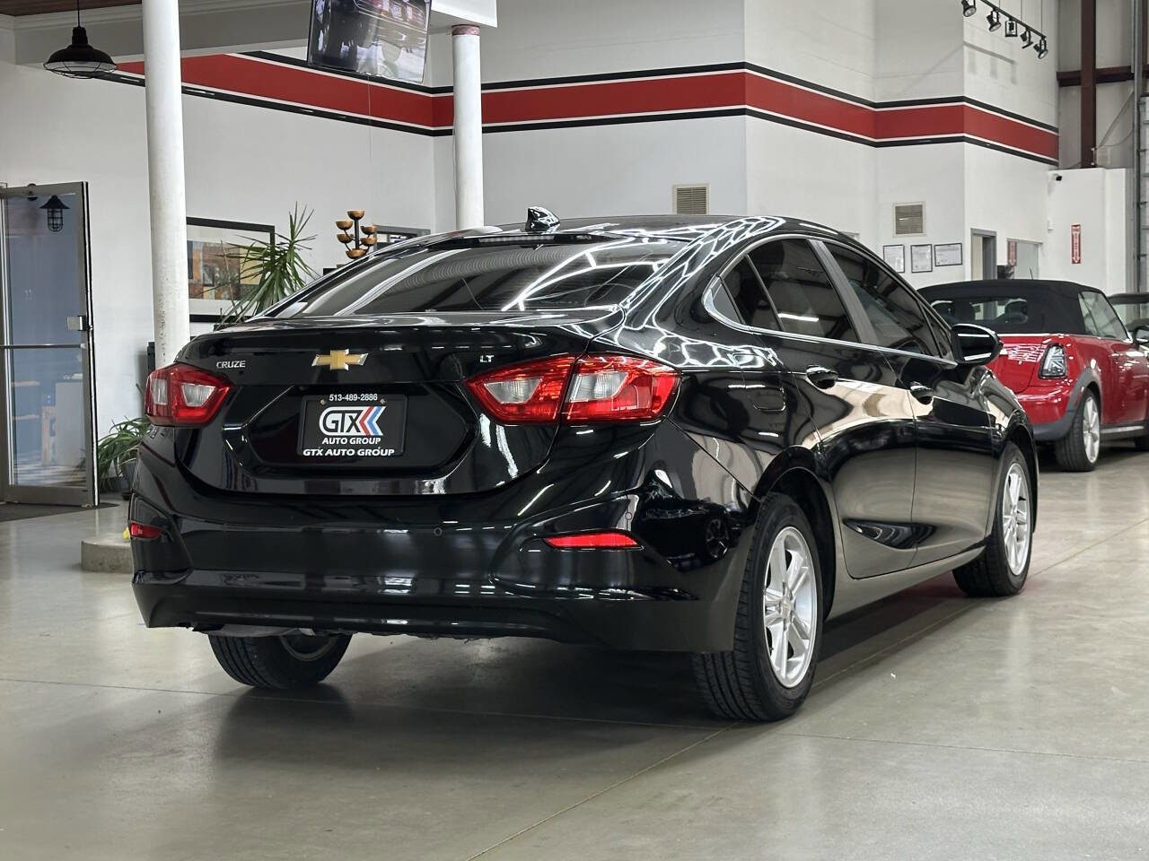 Used 2018 Chevrolet Cruze LT w/ Convenience Package image 2