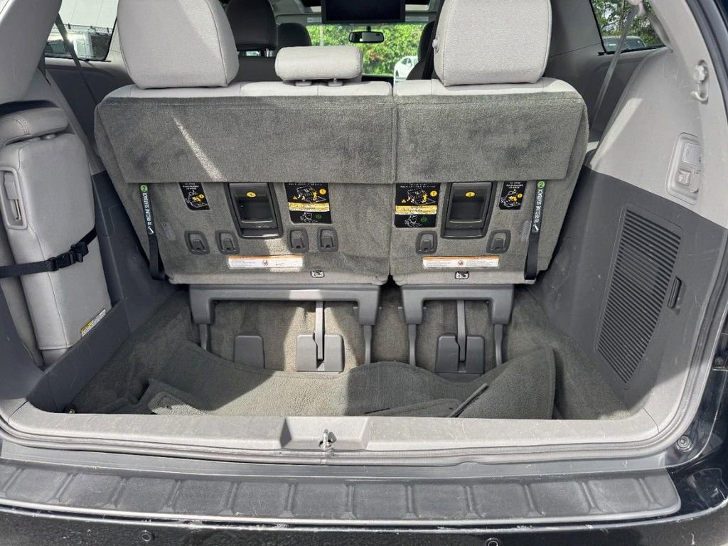 Used 2017 Toyota Sienna XLE Premium w/ Protection Package FWD image 4