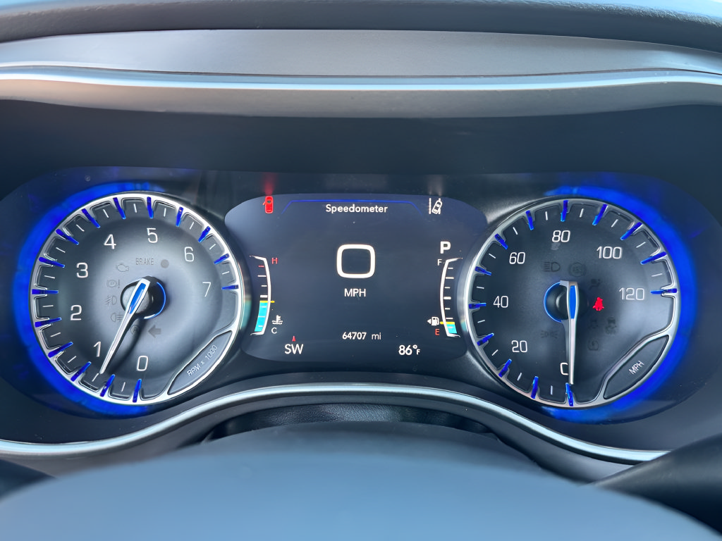 Used 2025 Chrysler Pacifica Select FWD image 16