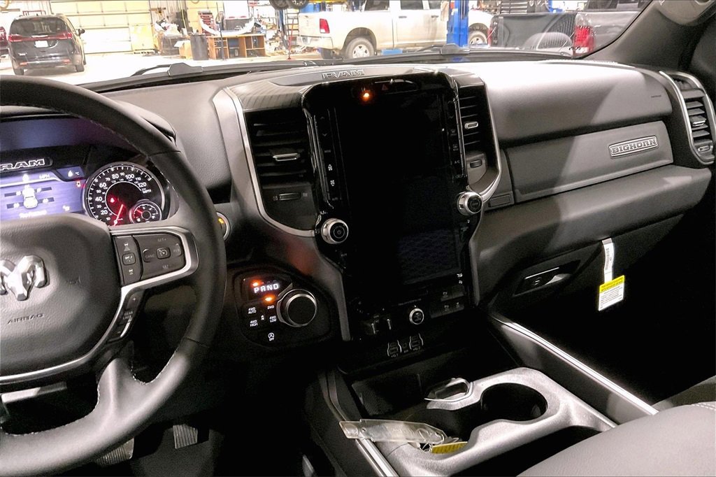 New 2026 RAM 1500 4x4 Crew Cab image 7