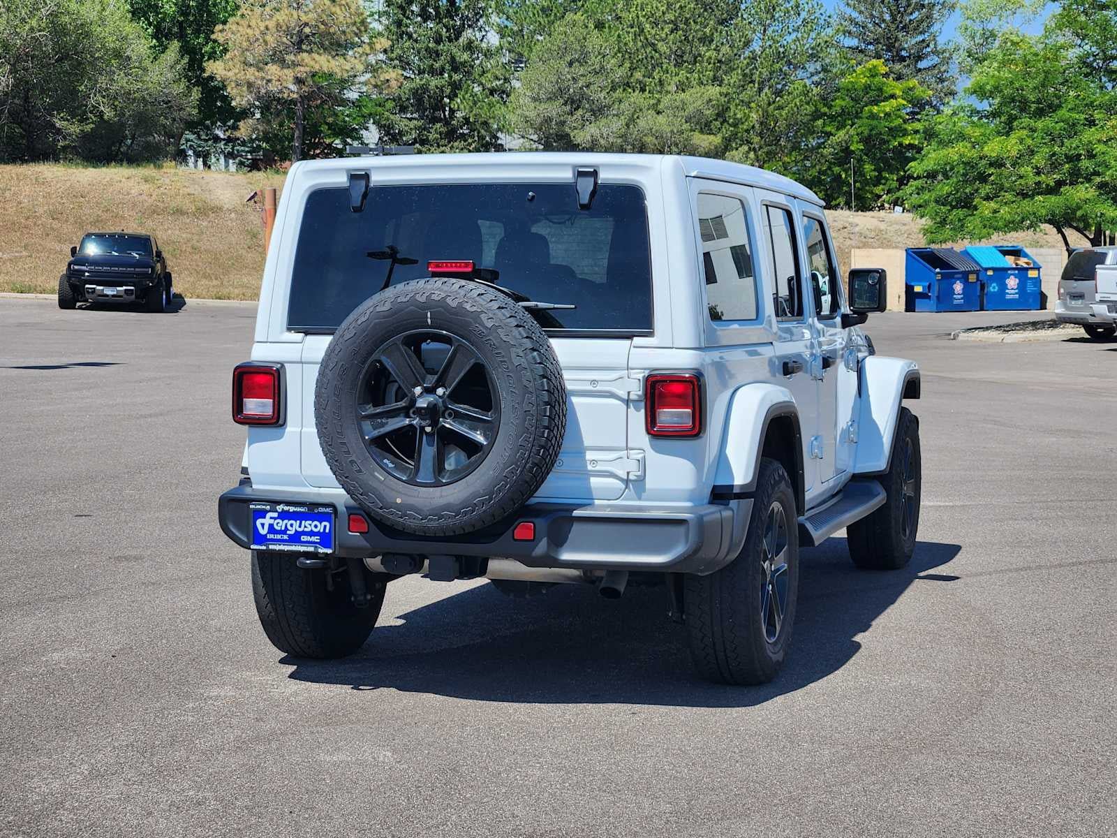 Used 2023 Jeep Wrangler Unlimited Sahara AWD/4WD image 3