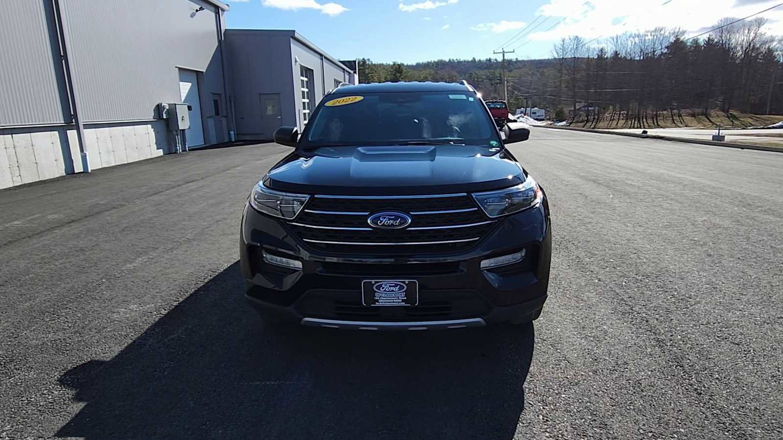 Used 2022 Ford Explorer XLT w/ Equipment Group 202A image 3