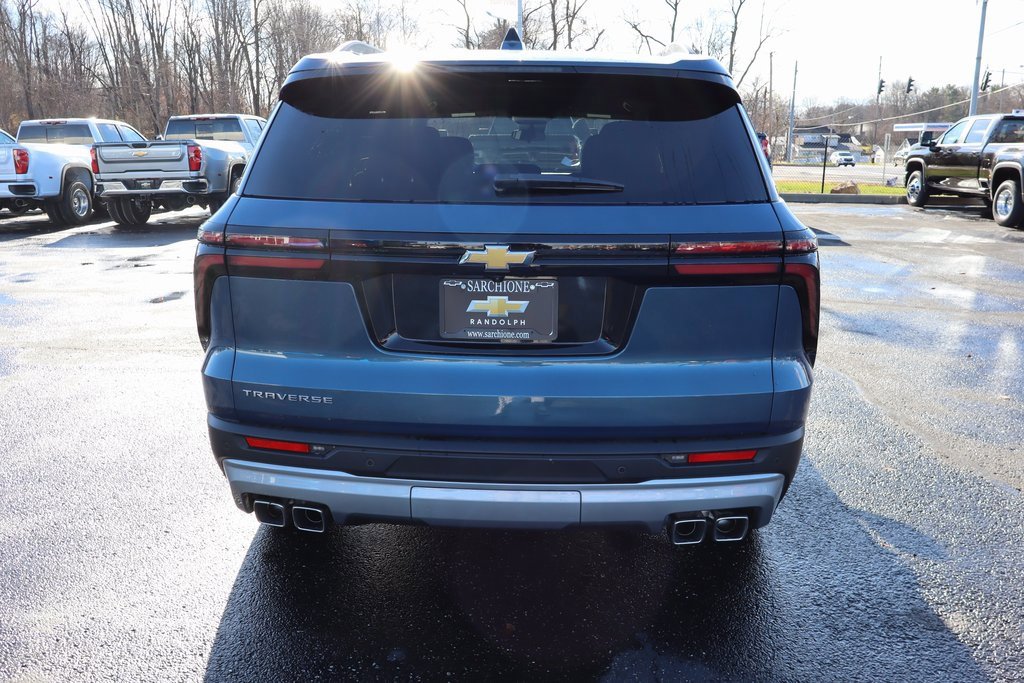 Used 2025 Chevrolet Traverse LT w/ Driver Confidence Package image 30