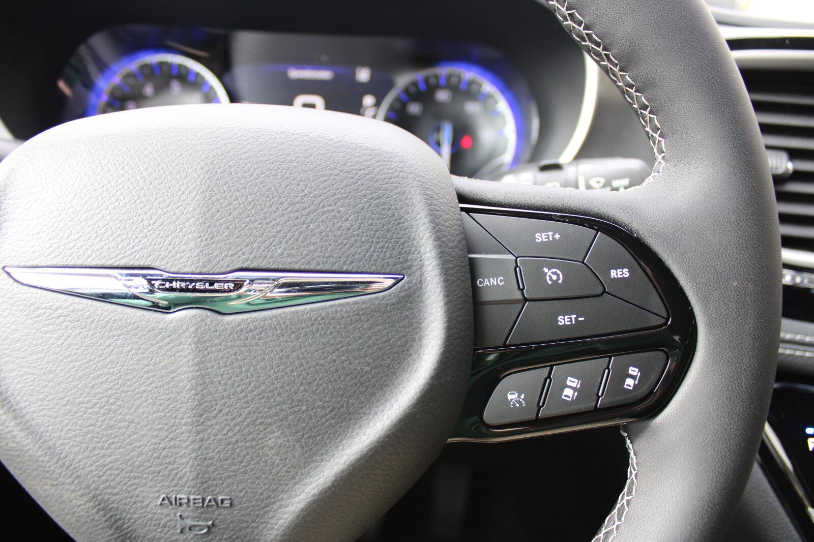 New 2026 Chrysler Pacifica Select FWD image 15