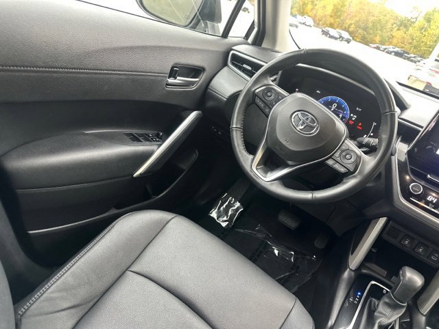 Used 2024 Toyota Corolla Cross XLE w/ Convenience Package AWD/4WD image 20