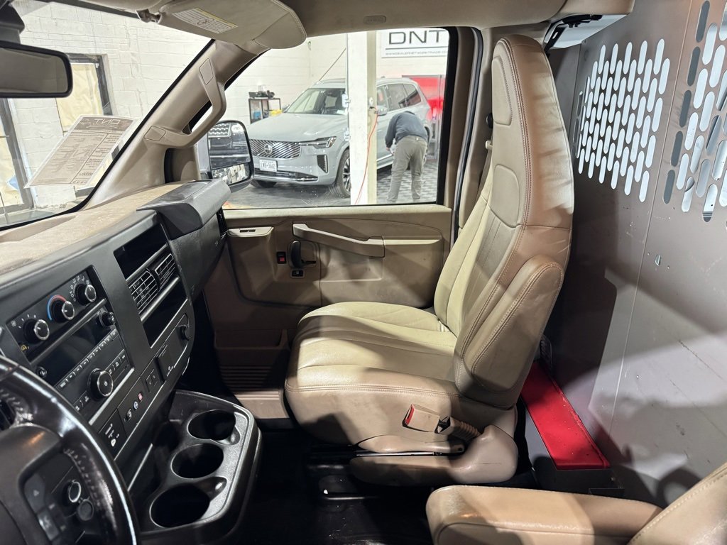 Used 2020 Chevrolet Express 3500 w/ Driver Convenience Package image 7