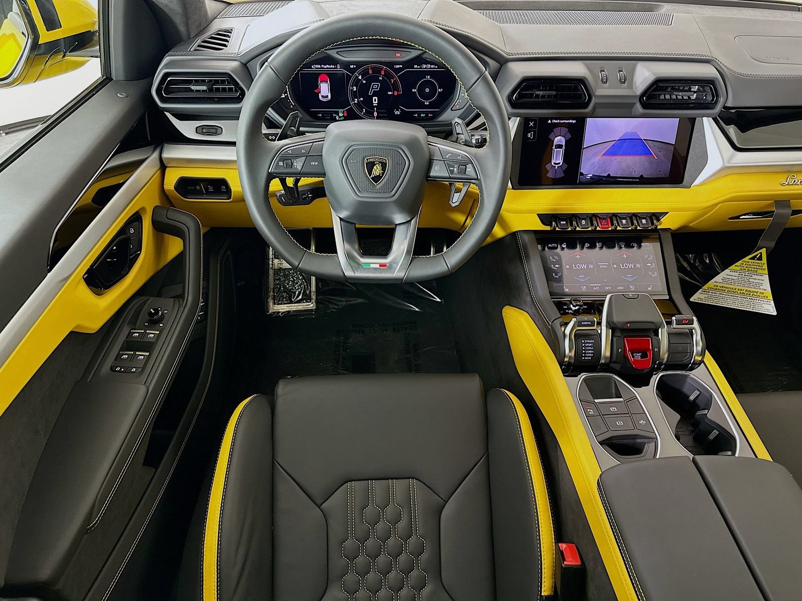 Used 2025 Lamborghini Urus SE AWD/4WD image 30