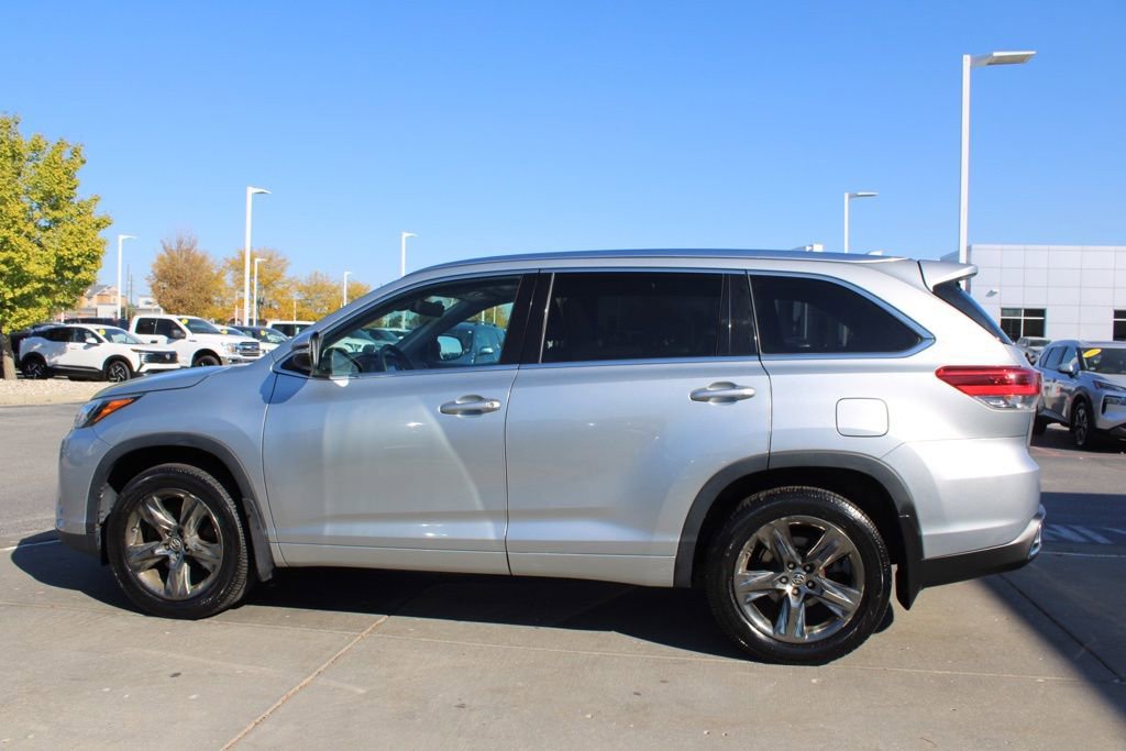 Used 2017 Toyota Highlander Limited Platinum image 4