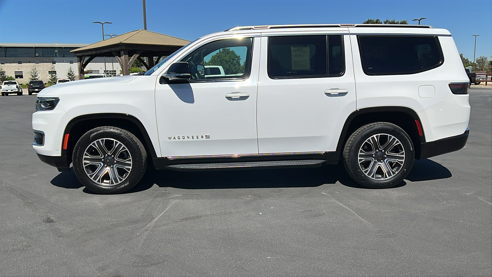 Used 2024 Jeep Wagoneer Series II AWD/4WD image 6
