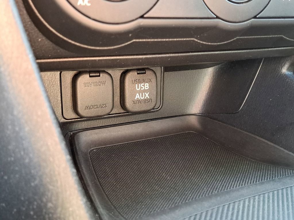 Used 2014 MAZDA MAZDA3 i SV image 20