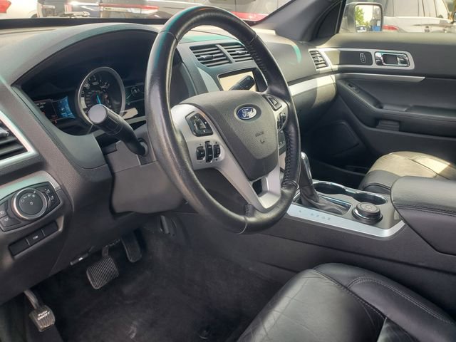 Used 2015 Ford Explorer XLT w/ Equipment Group 202B AWD/4WD image 12