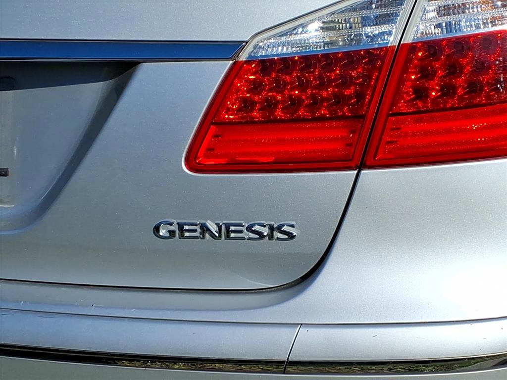Used 2011 Hyundai Genesis 3.8 image 7