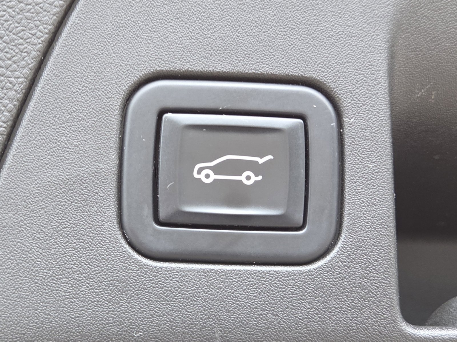 Used 2022 Buick Envision Avenir w/ Technology Package II AWD/4WD image 22