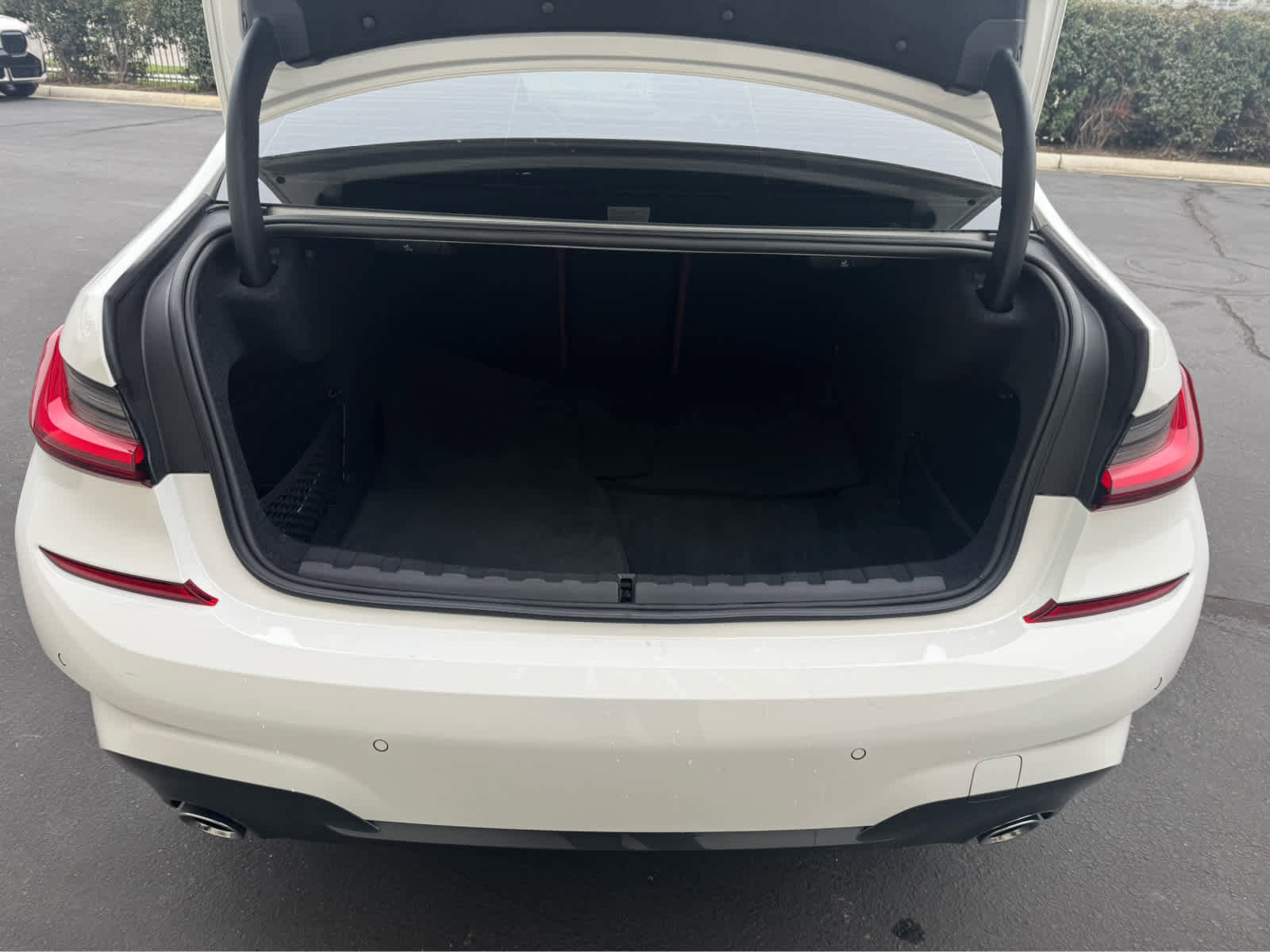 Used 2022 BMW 330i Sedan w/ M Sport Package image 5