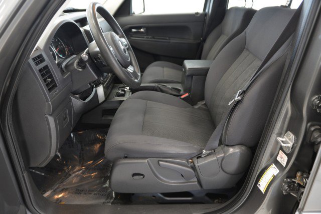 Used 2012 Jeep Liberty Sport image 9