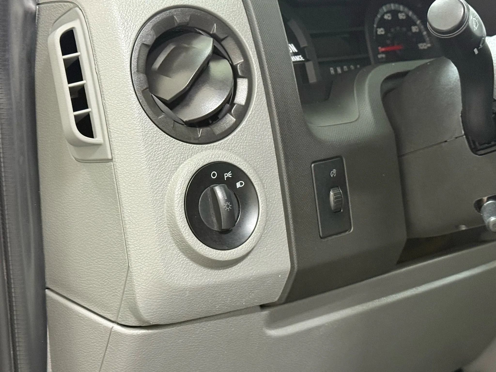 Used 2014 Ford E-150 and Econoline 150 Extended Van 3D image 20