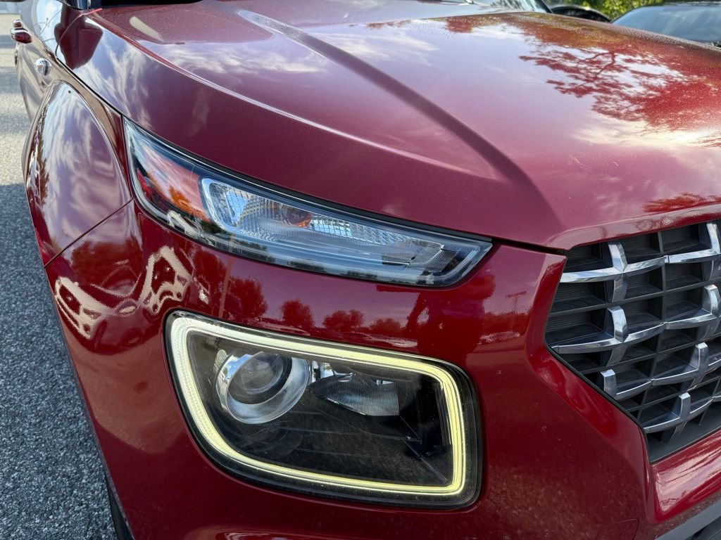 Used 2023 Hyundai Venue Limited image 4