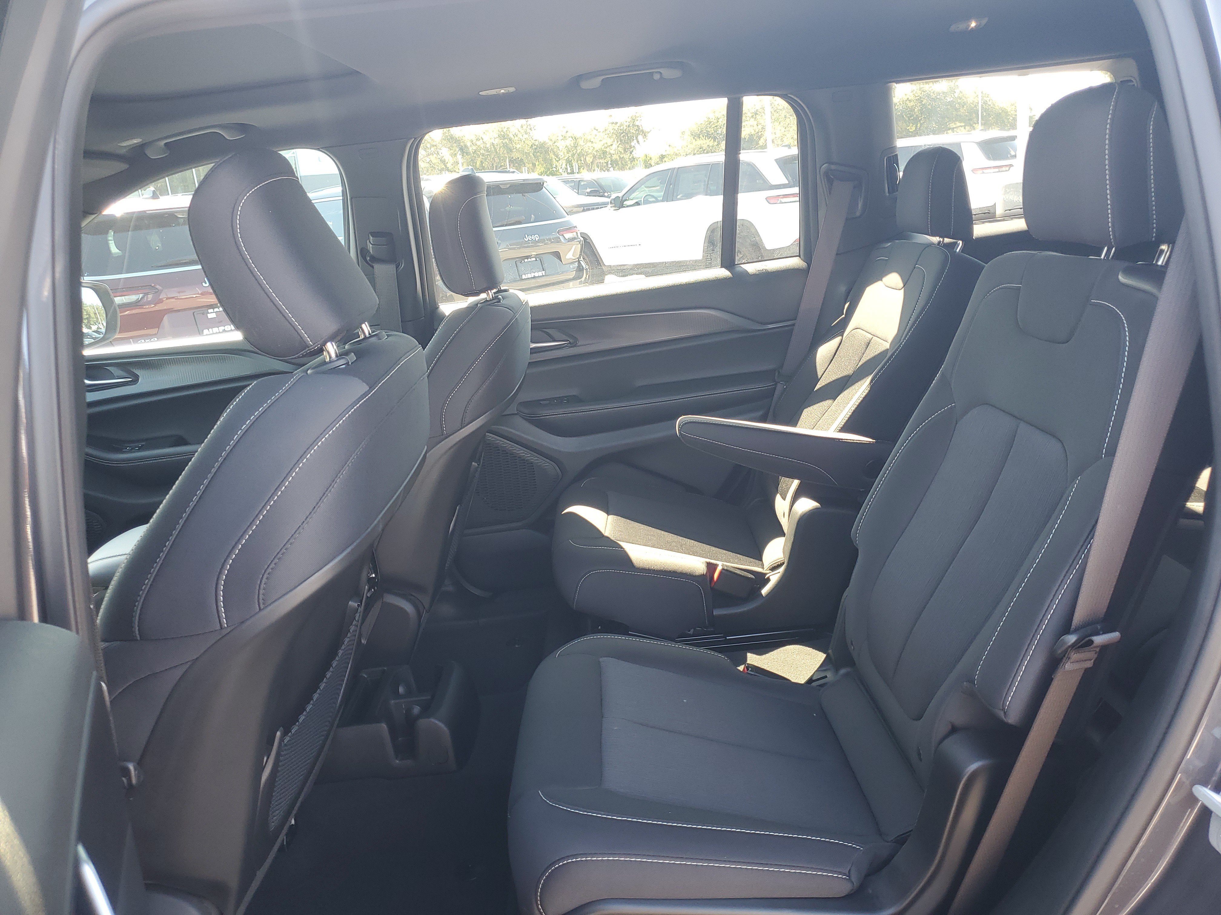 Used 2025 Jeep Grand Cherokee L Laredo RWD image 9