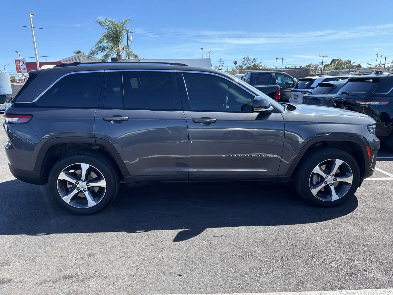 Used 2023 Jeep Grand Cherokee 4WD 4xe w/ Luxury Tech Group II image 4