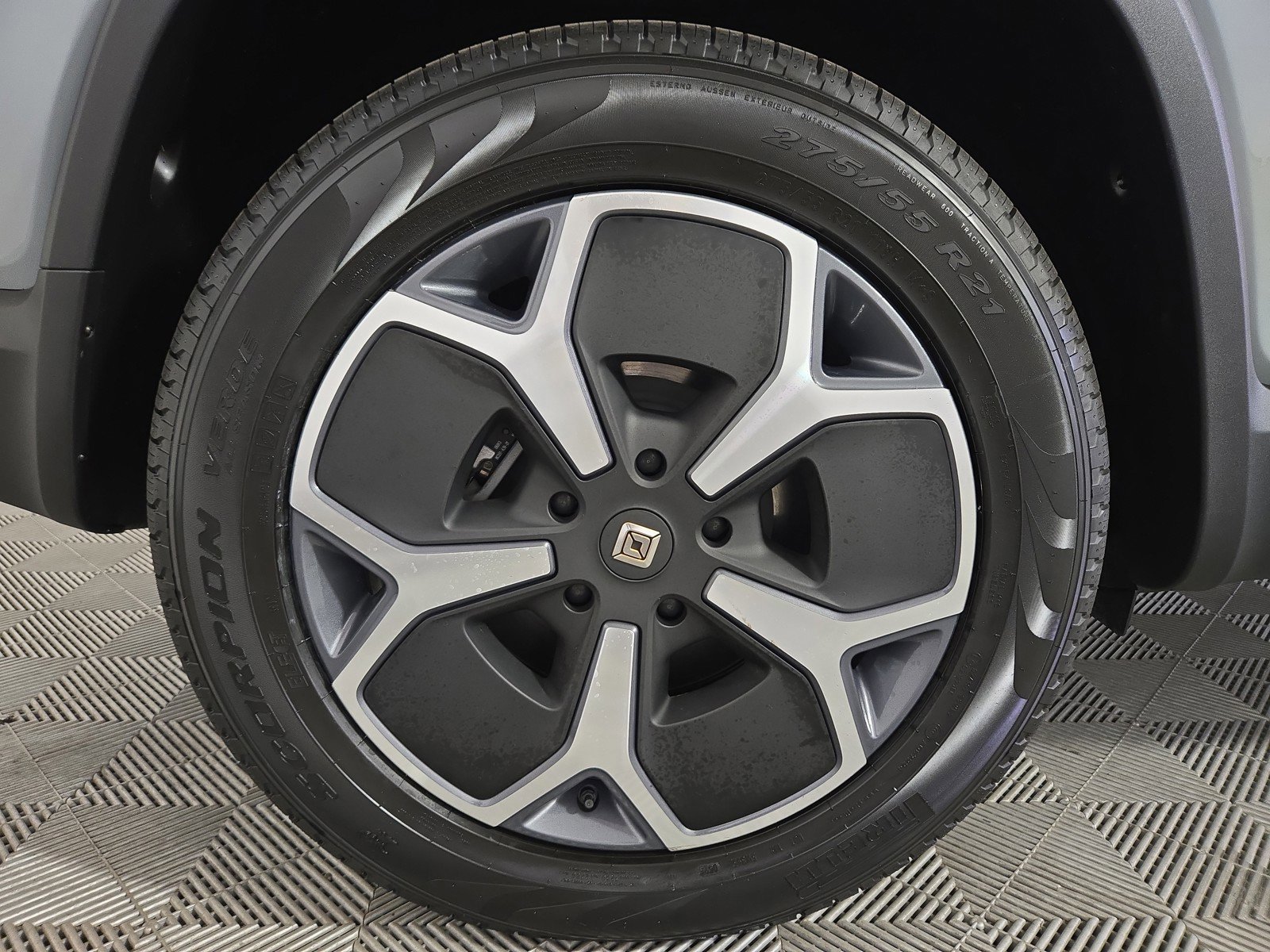 Used 2024 Rivian R1S Adventure AWD/4WD image 12