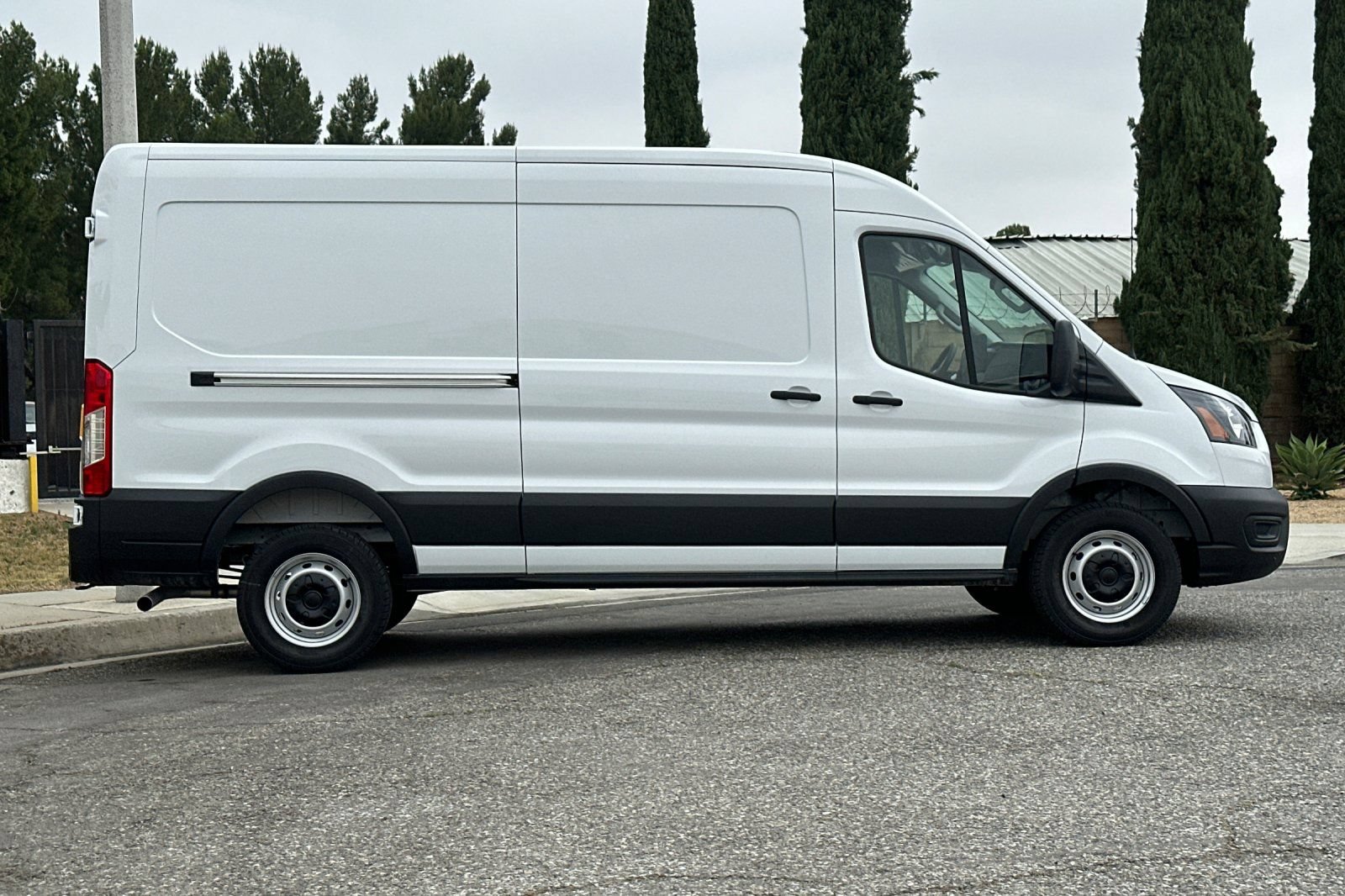 New 2026 Ford Transit 250 148 Medium Roof RWD image 3