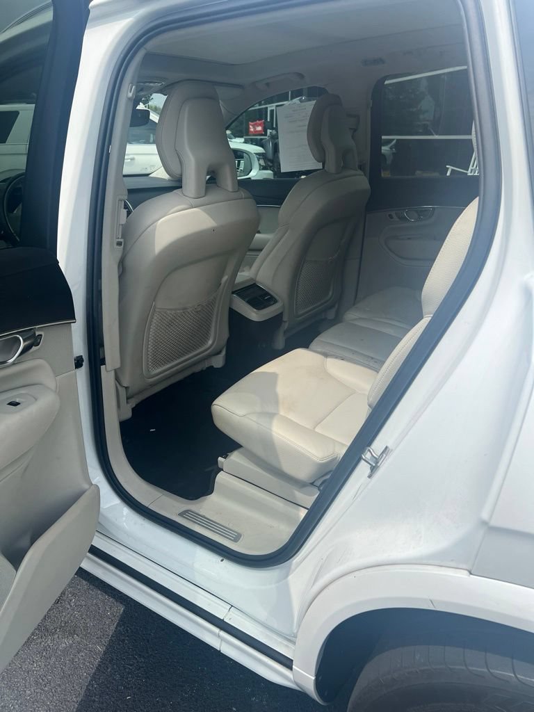 Used 2020 Volvo XC90 T5 Momentum w/ Protection Package Premier FWD image 10