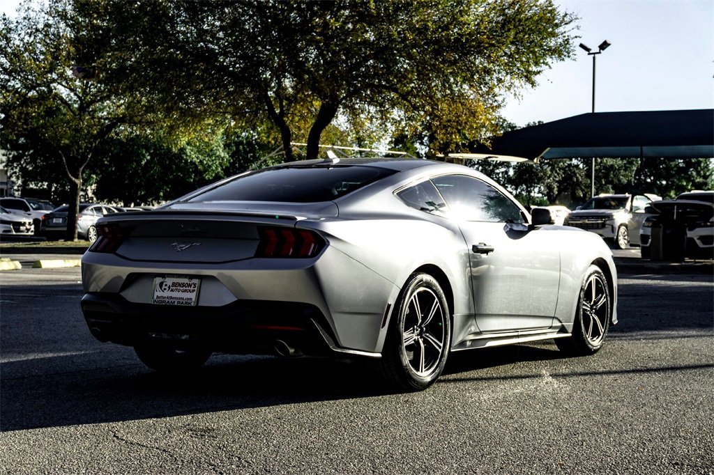 Used 2024 Ford Mustang Premium image 5