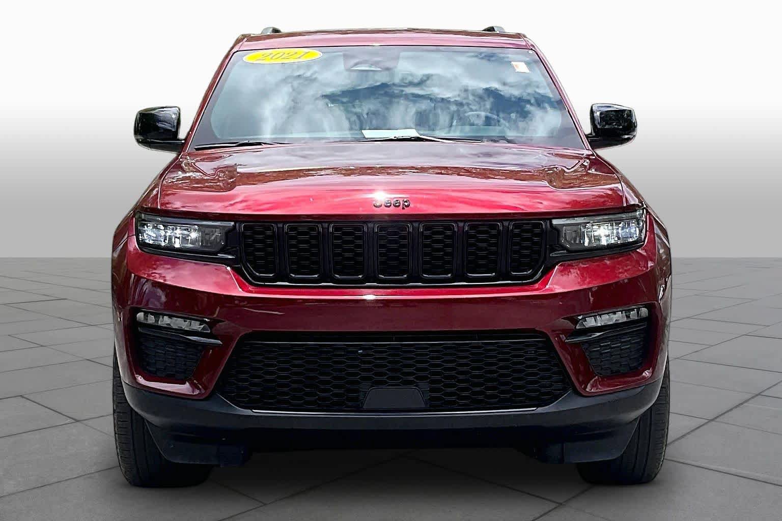 Used 2024 Jeep Grand Cherokee Limited w/ Black Appearance Package RWD image 4