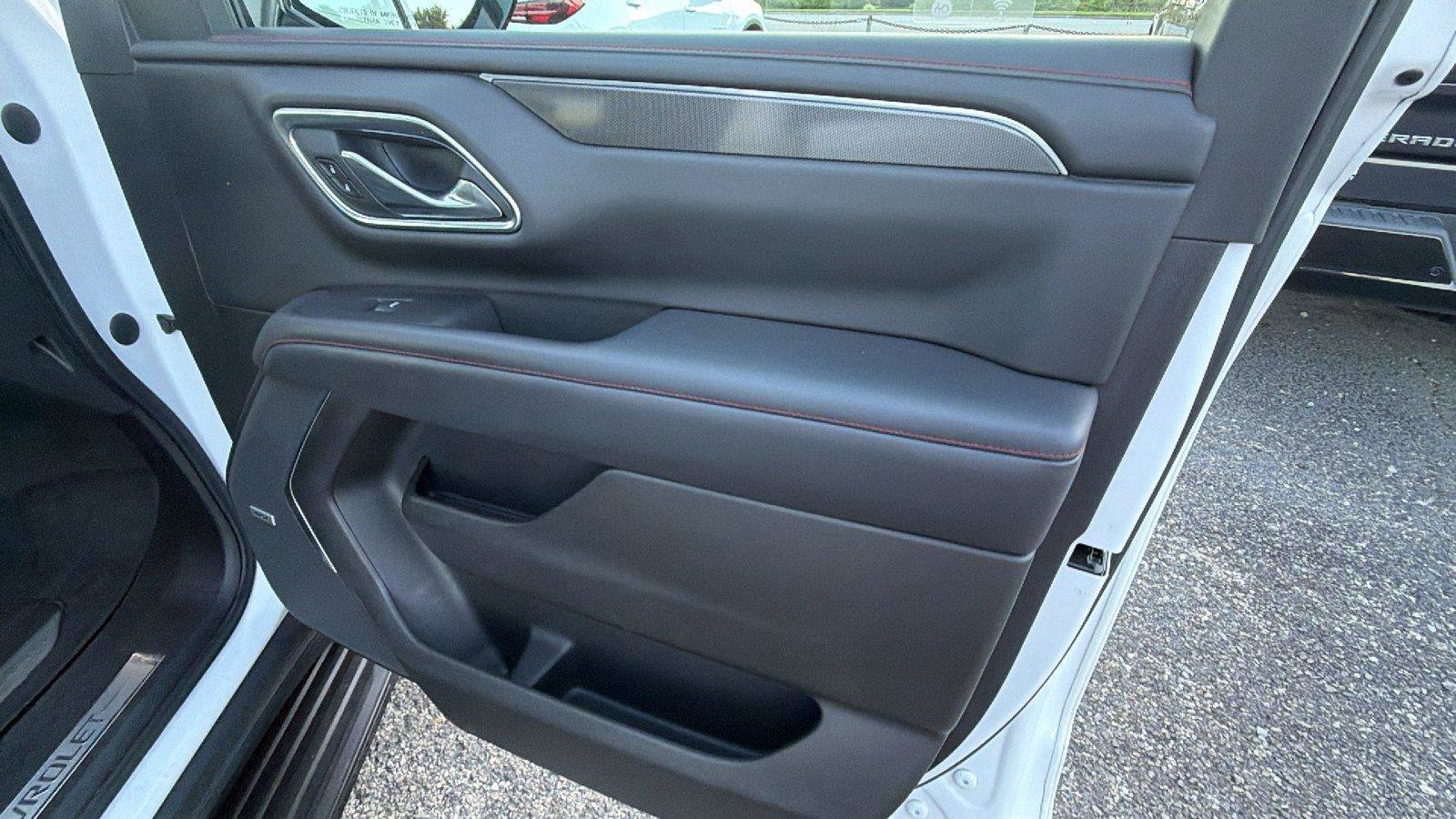 Used 2021 Chevrolet Tahoe RST w/ Luxury Package RWD image 18