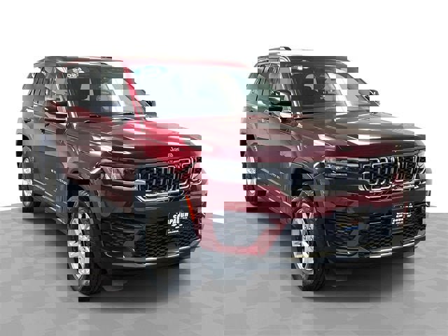 Used 2023 Jeep Grand Cherokee Laredo