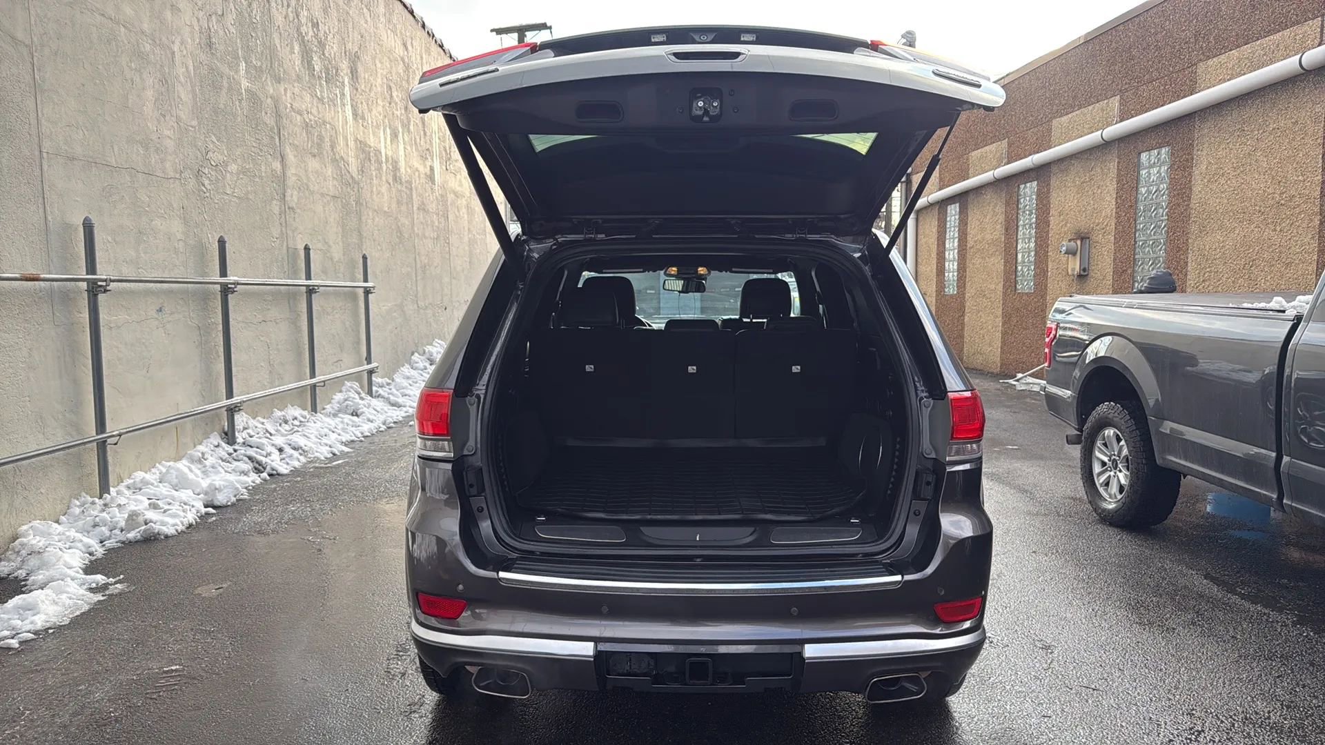 Used 2015 Jeep Grand Cherokee Summit w/ Platinum Series Group AWD/4WD image 27