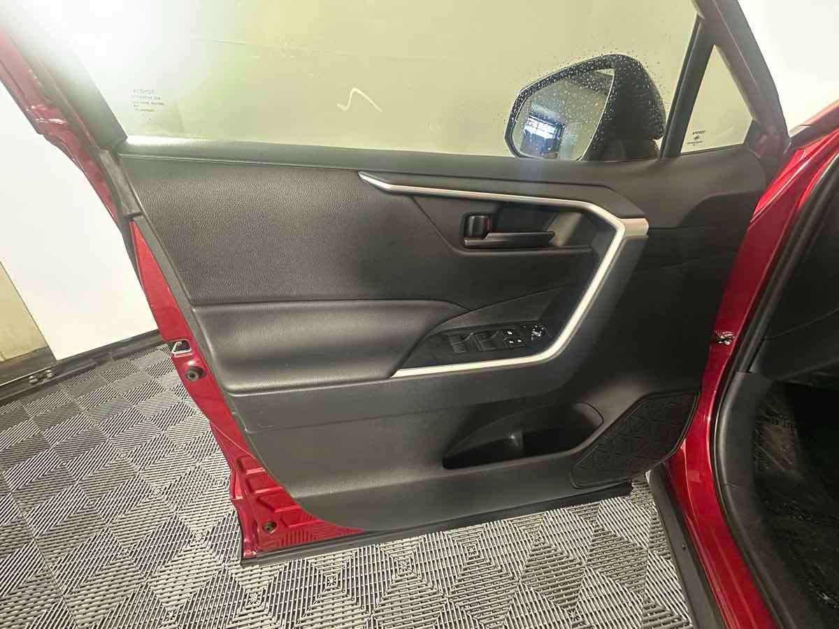 Used 2024 Toyota RAV4 LE FWD image 15