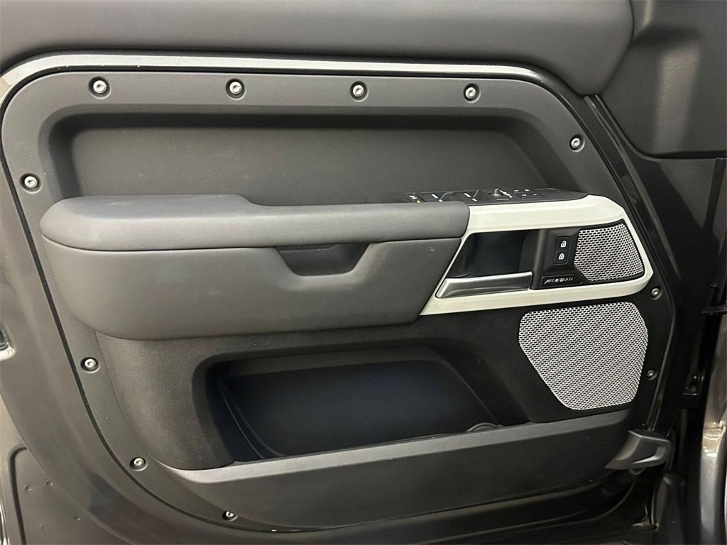 Used 2024 Land Rover Defender 130 S image 16