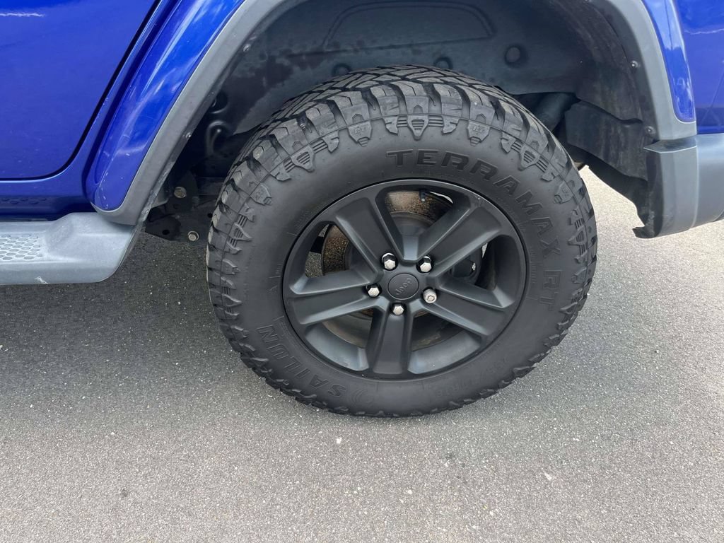 Used 2019 Jeep Wrangler Unlimited Sahara w/ Cold Weather Group AWD/4WD image 9