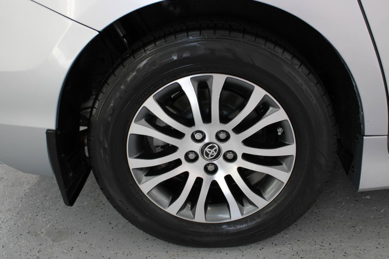 Used 2020 Toyota Sienna XLE Premium FWD image 70