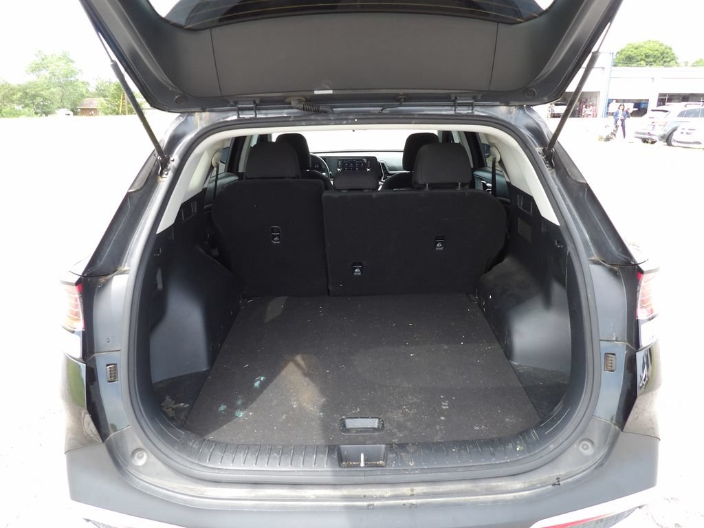 Used 2025 Kia Sportage LX FWD image 9