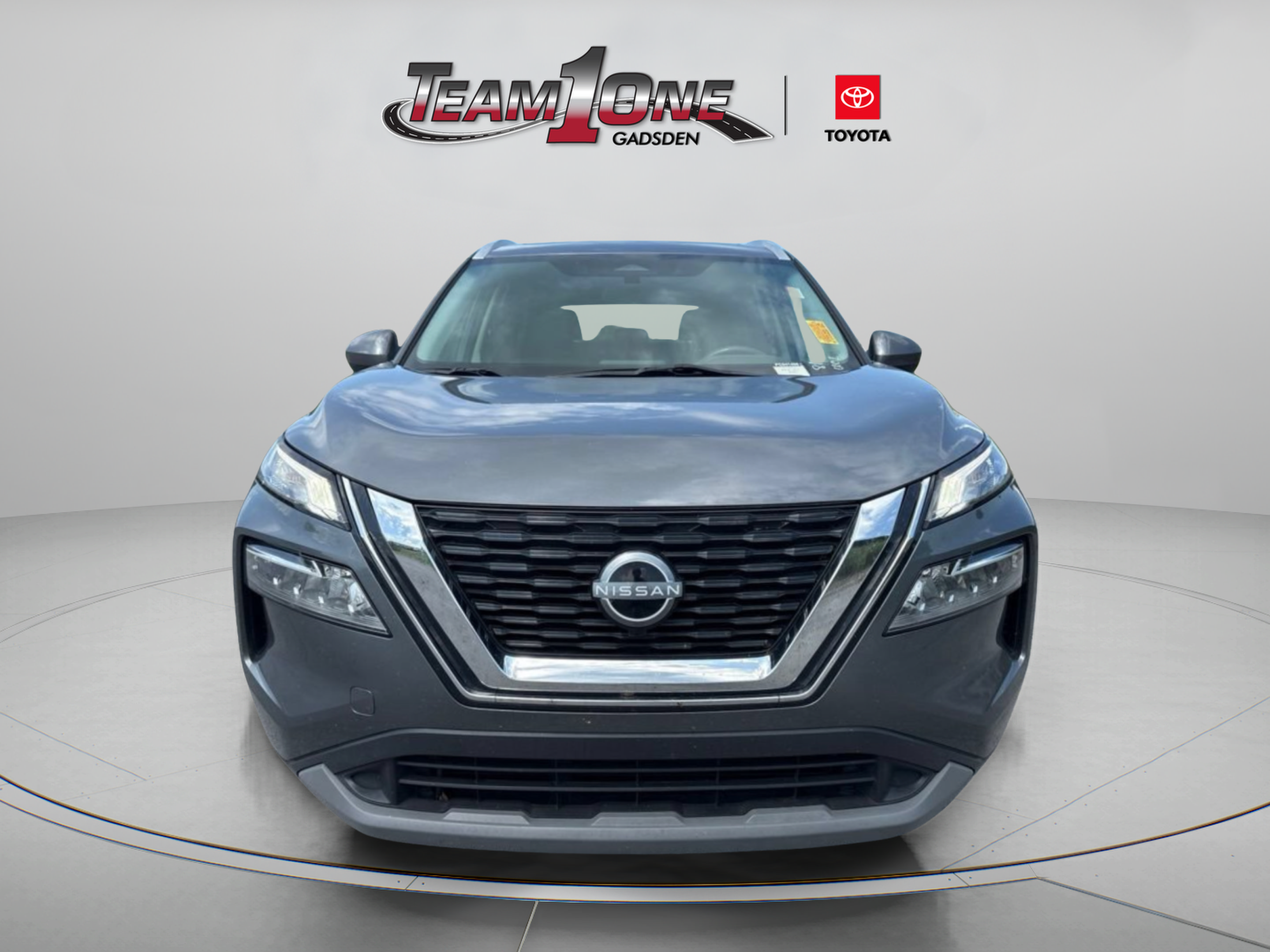 Used 2023 Nissan Rogue SV w/ SV Premium B Package FWD image 2