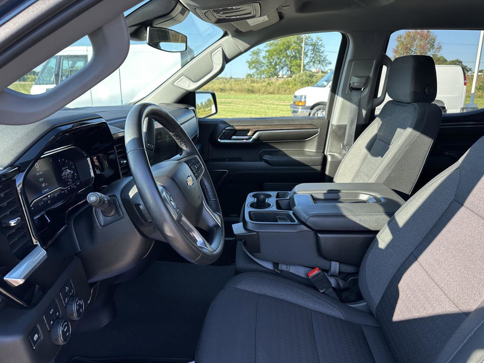 Used 2024 Chevrolet Silverado 1500 LT image 22