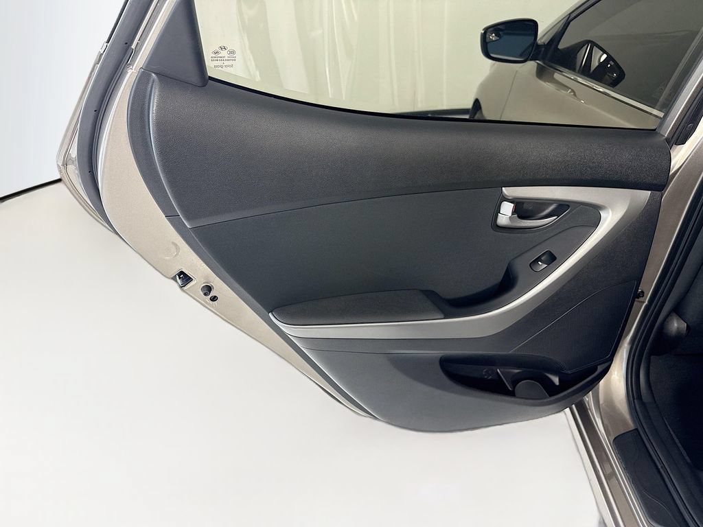 Used 2015 Hyundai Elantra SE w/ Option Group 03 FWD image 26