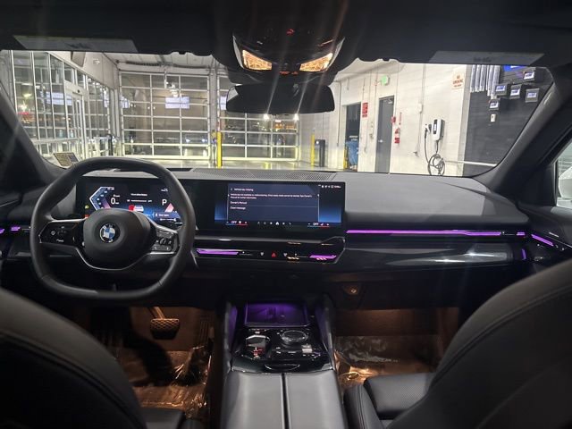 Used 2025 BMW 530i xDrive image 33